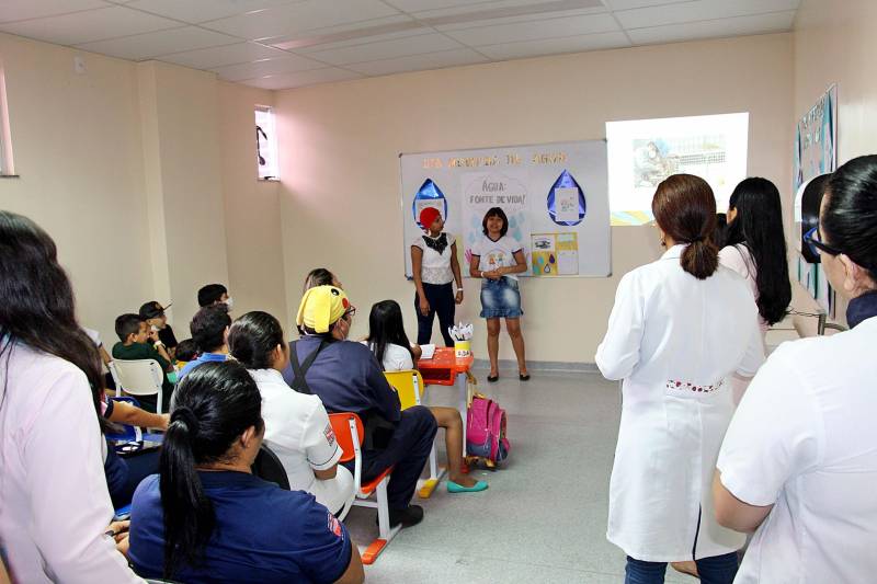 A necessidade do uso racional dos recursos hídricos também motivou programações em unidades de saúde pública, como os hospitais Oncológico Infantil, em Belém, e Regional da Transamazônica, em Altamira.
FOTO: ASCOM SESPA
DATA: 22.03.2018
BELÉM - PARÁ <div class='credito_fotos'>Foto: ASCOM SESPA | <a href='/midias/2018/originais/8aa5d909-4bc7-4537-ab41-51aeb9788d80.jpg' download><i class='fa-solid fa-download'></i> Download</a></div>