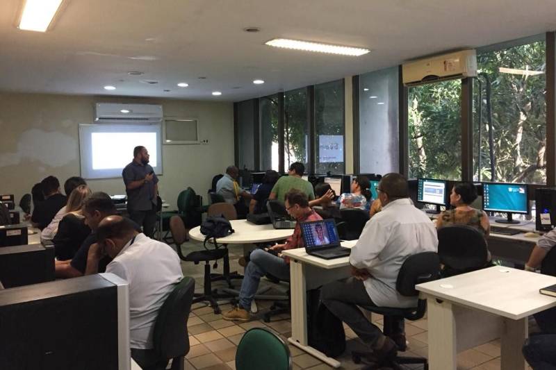 Iniciou na segunda-feira (5), mais uma edição do Curso Siconv destinado às prefeituras que fazem parte do Programa Municípios Sustentáveis (PMS). Cinquenta técnicos, de cinco cidades paraenses (Belém, Abaetetuba, Santana do Araguia, Bujaru e Capanema), participam da iniciativa da Secretaria Extraordinária de Municípios Sustentáveis, em parceria com a Escola de Governança do Pará (EGPA) e Secretaria de Estado de Administração (Sead). O curso tem duração de cinco dias.
FOTO: DANI FILGUEIRAS / ASCOM SEMSU
DATA: 05.11.2018
BELÉM - PARÁ <div class='credito_fotos'>Foto: DANI FILGUEIRAS / ASCOM SEMSU | <a href='/midias/2018/originais/8af03214-cf6d-4fbc-bec3-93cf18618009.jpg' download><i class='fa-solid fa-download'></i> Download</a></div>