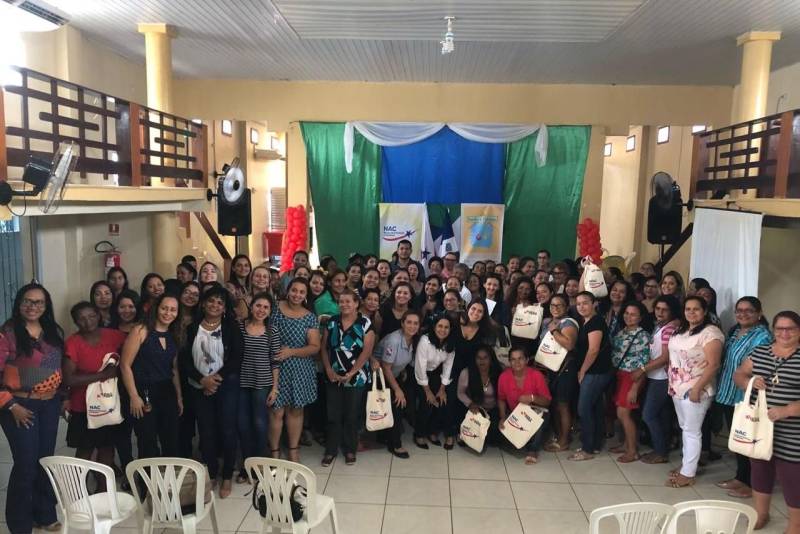 O fortalecimento da relação família e escola, inserção, manutenção e sucesso escolar, e empreendedorismo e iniciativas para geração de renda foram os módulos debatidos no último dia das ações do Projeto Família e Cidadania. Iniciada em 28 de fevereiro, no Club Thália, em Santa Izabel do Pará, a programação foi encerrada na sexta-feira (2), com a participação de mais de 100 pessoas.
FOTO: ASCOM NAC
DATA: 02.03.2018
SANTA IZABEL DO PARÁ - PARÁ <div class='credito_fotos'>Foto: Ascom NAC | <a href='/midias/2018/originais/8b027236-b3a8-4ba9-82c5-d8c4a4a43060.jpg' download><i class='fa-solid fa-download'></i> Download</a></div>