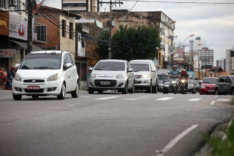Os proprietários de veículos com finais de placas 03 a 33 têm até a próxima terça-feira (20) para garantir descontos no pagamento do Imposto sobre a Propriedade de Veículos Automotores (IPVA), segundo informa a Secretaria de Estado da Fazenda (Sefa). Na foto, veículos na avenida Duque de Caxias.
FOTO: IGOR BRANDÃO / AG. PARÁ
DATA: 16.02.2018
BELÉM - PARÁ <div class='credito_fotos'>Foto: IGOR BRANDÃO / AG. PARÁ | <a href='/midias/2018/originais/8b35eb85-d306-41b2-b72b-6e00aaa51d9b.jpg' download><i class='fa-solid fa-download'></i> Download</a></div>