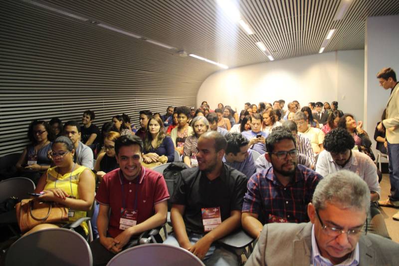 Aplicativos, plataformas e jogos digitais que façam paraenses e turistas passear pelo Pará em suas mais diversas roupagens, seja o Pará de história e rica cultura, o de aventuras, o de belezas naturais ou de eventos profissionais e sociais. No total, nove propostas para alavancar o turismo no estado foram conhecidas durante a última etapa do Desafio InovaTur, ocorrida na noite desta sexta-feira (18), dentro da programação da Feira do Empreendedor, organizada pelo Sebrae, no Hangar – Centro de Convenções e Feiras da Amazônia. O Desafio InovaTur é uma ação conjunta das Secretarias de Estado de Turismo (Setur) e de Ciência, Tecnologia e Educação Profissional e Tecnológica (Sectet), em parceria com a Agência de Inovação Tecnológica da UFPA (Universitec) e o Parque de Ciência e Tecnologia (PCT) Guamá.

FOTO: ASCOM / SETUR
DATA: 18.05.2018
BELÉM - PARÁ <div class='credito_fotos'>Foto: ASCOM SETUR   |   <a href='/midias/2018/originais/8b62994f-6ef8-44d3-a8e8-337322bcc998.jpg' download><i class='fa-solid fa-download'></i> Download</a></div>