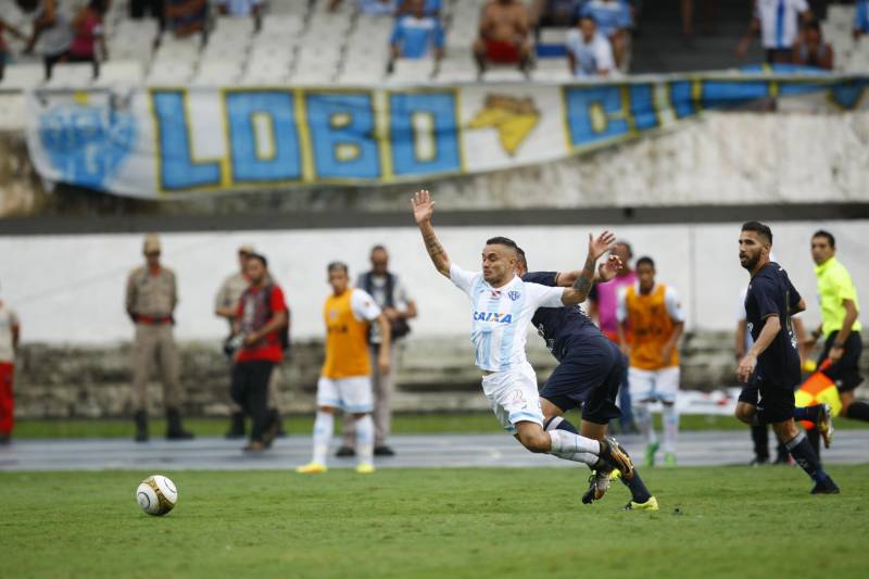 O Clube do Remo venceu o Paysandu por 2 a 1 na tarde deste domingo, partida realizada no Estádio Mangueirão, e largou na frente pelo título do Campeonato Paraense de 2018.
FOTO: THIAGO GOMES / AG. PARÁ
DATA: 01.04.2018
BELÉM - PARÁ <div class='credito_fotos'>Foto: Thiago Gomes /Ag. Pará | <a href='/midias/2018/originais/8bd23fbe-446c-434d-adac-d6c4013cb158.jpg' download><i class='fa-solid fa-download'></i> Download</a></div>