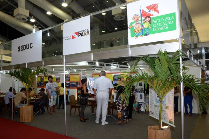 A Classe Hospitalar da Secretaria de Estado de Educação (Seduc) lançou, nesta segunda-feira, 4, o Caderno Pedagógico - Espaço Acolher, uma publicação lúdica sobre conscientização, prevenção e para mobilização da sociedade no enfrentamento aos acidentes com eixo de motor de embarcações nos rios da Amazônia, que provocam o escalpelamento.

FOTO: FERNANDO NOBRE / ASCOM SEDUC
DATA: 04.06.2018
BELÉM - PARÁ <div class='credito_fotos'>Foto: FERNANDO NOBRE/ASCOM SEDUC   |   <a href='/midias/2018/originais/8be0b82a-8175-4ee1-90f4-4c0990125c82.jpg' download><i class='fa-solid fa-download'></i> Download</a></div>