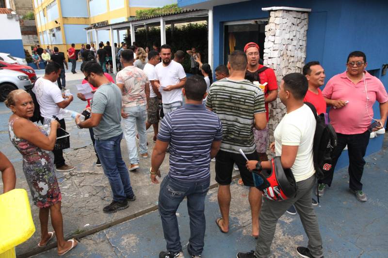 Um total de 9011 candidatos fizeram as provas para concorrer a 500 vagas para agente prisional da Superintendência do Sistema Penitenciário do Estado (Susipe), neste domingo, 18. No total, 11.835 candidatos estavam inscritos para o concurso, que é o primeiro da instituição para o cargo.
FOTO: CRISTINO MARTINS / AG. PARÁ
DATA: 18.03.2018
BELÉM - PARÁ <div class='credito_fotos'>Foto: Cristino Martins/Ag. Pará | <a href='/midias/2018/originais/8c1312b4-872c-403b-bfa1-ce8ef6975423.jpg' download><i class='fa-solid fa-download'></i> Download</a></div>