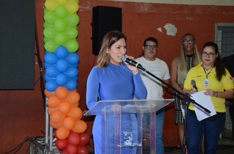 Emoção, integração e cores foram elementos que marcaram a cerimônia de abertura dos Jogos Abertos do Pará (Joapa), nesta quinta-feira (22). Quem compareceu ao evento presenciou atrações culturais e apresentações artísticas, no ginásio do Núcleo de Esporte e Lazer (NEL), em Belém. na foto, Renilce Nicodemos, secretária de Esporte e Lazer.
FOTO: RAI PONTES / ASCOM SEDUC
DATA: 22.03.2018
BELÉM - PARÁ <div class='credito_fotos'>Foto: Rai Pontes/Ascom Seduc | <a href='/midias/2018/originais/8c3ab688-c05f-4c66-b753-d106837f6da0.jpg' download><i class='fa-solid fa-download'></i> Download</a></div>