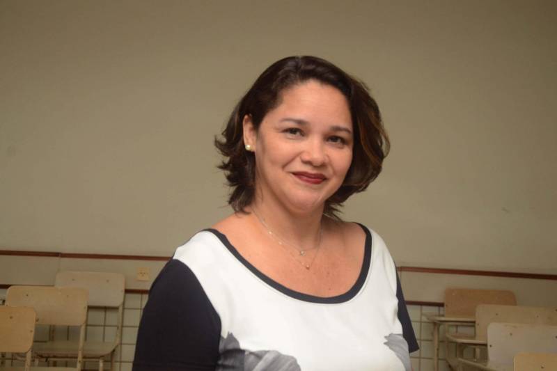 Profissionais da Educação da rede pública participaram, nesta segunda-feira (25), do 4º Encontro de Formação de Formadores Locais das Secretarias Municipais e Estaduais de Educação. A ação que integra o Pacto Nacional pela Alfabetização na Idade Certa (PNAIC), segue até amanhã (26), na Universidade da Amazônia (Unama), em Belém. A formação promovida pelo Governo Federal, em parceria com a Secretaria de Estado de Educação (Seduc), por meio da Secretaria Adjunta de Ensino (Saen), atua na formação de educadores nos níveis da pré-escola, da educação infantil e das séries iniciais do ensino médio. Na foto, a formadora Estadual da Pré-escola, Ivone Cabral.
FOTO: ELISEU DIAS / ASCOM SEDUC
DATA: 25.06.2018
ANANINDEUA - PARÁ <div class='credito_fotos'>Foto: Eliseu Dias / Ascom Seduc | <a href='/midias/2018/originais/8c5fcf84-fe73-4ffa-8219-1e7ff34a7b3c.jpg' download><i class='fa-solid fa-download'></i> Download</a></div>