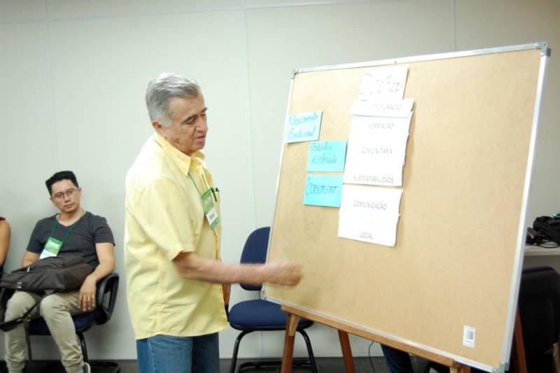 Iniciou nesta segunda-feira (19), em Santarém, na região oeste do estado, o primeiro Curso de Regularização de Unidade de Produção Familiar. Promovido pela Empresa de Assistência Técnica e Extensão Rural do Estado do Pará (Emater), o curso objetiva preparar as bases e capacitar os técnicos para o chamado pós-CAR (Cadastro Ambiental Rural), para identificar os passivos ambientais das propriedades e quais as providências a serem tomadas posteriormente. O treinamento é realizado no auditório do Centro Regional de Governo do Baixo Amazonas, com a presença de 34 técnicos da empresa das regiões do Xingu, Tapajós e Baixo Amazonas.
FOTO: ASCOM CRGSP
DATA: 19.11.2018
MARABÁ - PARÁ <div class='credito_fotos'>Foto: ASCOM CRGSP | <a href='/midias/2018/originais/8cab0094-826a-4455-84e5-5035208bada7.jpg' download><i class='fa-solid fa-download'></i> Download</a></div>