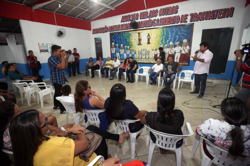 Em Tracuateua, o evento ocorreu no Salão da Marujada. O prefeito Tamariz Cavalcante (foto) comentou o trabalho da prefeitura realizado na área de saúde, e que os 4 km de asfaltamento irão contribuir com outra reivindicação dos moradores do município.
FOTO: SIDNEY OLIVEIRA / AG. PARÁ
DATA: 14.06.2018
TRACUATEUA - PARÁ <div class='credito_fotos'>Foto: Sidney Oliveira/Ag. Pará | <a href='/midias/2018/originais/8d0d2378-b4c6-4e92-88b0-33743d682846.jpg' download><i class='fa-solid fa-download'></i> Download</a></div>