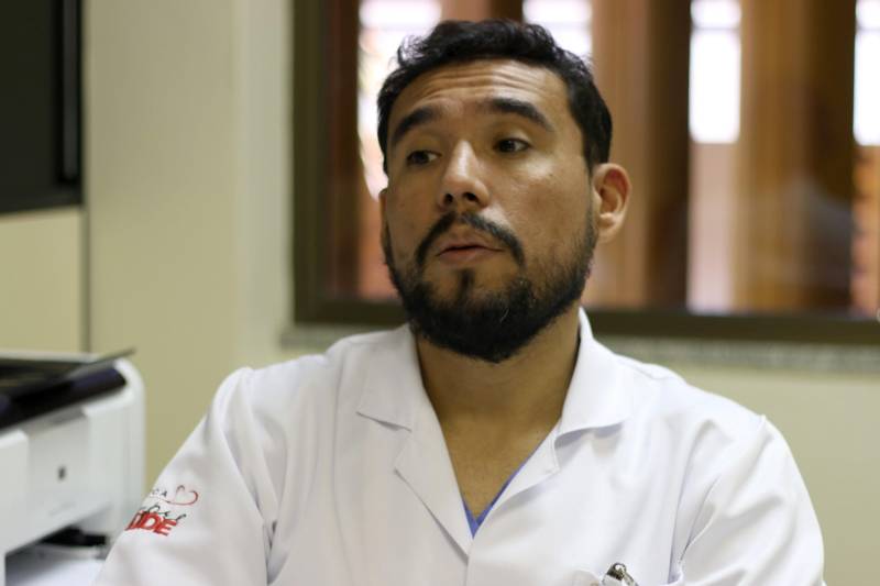 De acordo com o diretor técnico do hospital, Paulo Henrique Ataíde Pereira, o projeto visa fortalecer a relação entre as gestantes e a equipe multiprofissional do HGT, que passa às gestantes segurança na assistência obstetrícia, antes, durante e no pós-parto.
FOTO: ASCOM HGT
DATA: 11.05.2018
TAILÂNDIA - PARÁ <div class='credito_fotos'>Foto: ASCOM HGT TAILÂNDIA | <a href='/midias/2018/originais/8d6821f9-7052-4835-8021-d9183b9356f6.jpg' download><i class='fa-solid fa-download'></i> Download</a></div>