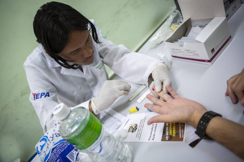 Com o tema “Fazer saúde na Amazônia: desafios e perspectivas nas comunidades ribeirinhas”, a XII Semana da Saúde realizada pelo Centro de Ciências Biológicas e da Saúde (CCBS) da Universidade do Estado do Pará (Uepa) foi aberta na noite desta quarta-feira, 16.
FOTO: NAILANA THIELY / ASCOM UEPA
DATA: 17.05.2018
BELÉM - PARÁ <div class='credito_fotos'>Foto: Nailana Thiely / Ascom Uepa | <a href='/midias/2018/originais/8d6bc255-0689-44e4-91d0-35cb55ced4fb.jpg' download><i class='fa-solid fa-download'></i> Download</a></div>