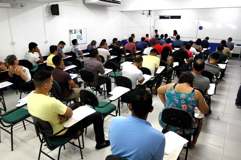 Um total de 9011 candidatos fizeram as provas para concorrer a 500 vagas para agente prisional da Superintendência do Sistema Penitenciário do Estado (Susipe), neste domingo, 18. No total, 11.835 candidatos estavam inscritos para o concurso, que é o primeiro da instituição para o cargo.
FOTO: CRISTINO MARTINS / AG. PARÁ
DATA: 18.03.2018
BELÉM - PARÁ <div class='credito_fotos'>Foto: Cristino Martins/Ag. Pará | <a href='/midias/2018/originais/8d9a6296-b36d-4314-ba7f-659cea171f31.jpg' download><i class='fa-solid fa-download'></i> Download</a></div>