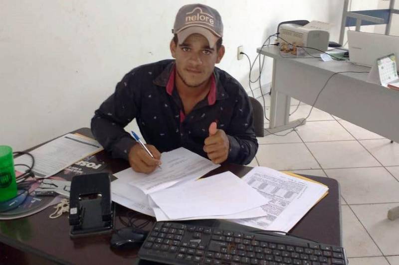 A Empresa de Assistência Técnica e Extensão Rural do Estado do Pará (Emater-Pará), através do escritório local de Piçarra, no sudeste do estado, apoia os produtores rurais na elaboração de projetos técnicos de financiamento para melhorias em seus empreendimentos.
FOTO: ASCOM EMATER
DATA: 25.05.2018
PIÇARRA - PARÁ <div class='credito_fotos'>Foto: ASCOM EMATER | <a href='/midias/2018/originais/8de9d524-329e-4f15-b3f4-5e5b59304bf4.jpg' download><i class='fa-solid fa-download'></i> Download</a></div>