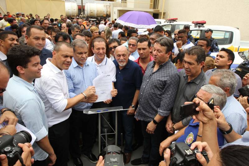 Sempre que algum caso ligado à segurança envolvendo crianças ou adolescentes acontecia em Ananindeua, Marituba ou municípios vizinhos, os agentes eram obrigados a se deslocar ate Belém. Os municípios da Região Metropolitana não dispunham de uma unidade da Data, Divisão de Atendimento ao Adolescente. E nesta quarta-feira, 30, esse problema acabou. O Governo do Pará inaugurou as novas instalações da 2ª Data do Pará, na Rodovia Mario Covas, em Ananindeua. Vinculada à Diretoria de Atendimento a Grupos Vulneráveis, a unidade terá circunscrição em Ananindeua, Marituba, Benevides e Santa Bárbara do Pará. Na foto, a inauguração foi feita pelo governador Simão Jatene.

FOTO: CRISTINO MARTINS / AG. PARÁ
DATA: 30.05.2018
 <div class='credito_fotos'>Foto: Cristino Martins/Ag. Pará   |   <a href='/midias/2018/originais/8df7e440-14ec-48c0-831d-1ae4349b5c2d.jpg' download><i class='fa-solid fa-download'></i> Download</a></div>
