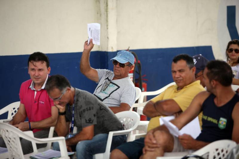 Todos os 24 lotes de veículos recuperáveis e sucatas pertencentes à frota do governo do Estado, que já não estavam mais em uso, foram negociados no leilão promovido, nesta quarta-feira, 18, pela Comissão de Leilão da Secretaria de Estado de Administração (Sead) e pela Vip Leilões, em Marituba, na região metropolitana de Belém. O leilão teve cerca de 600 acessos on-line e a presença de mais de 30 pessoas. Avaliados inicialmente em R$ 63.900,00, os lotes geraram um volume total de negócios preliminar no valor de R$ 189 mil, o que superou em aproximadamente 200% a estimativa inicial dos técnicos da Diretoria de Gestão do Patrimônio do Estado, organizadora do evento.
FOTO: THIAGO GOMES / AG. PARÁ
DATA: 18.04.2018
MARITUBA - PARÁ <div class='credito_fotos'>Foto: Thiago Gomes /Ag. Pará | <a href='/midias/2018/originais/8e5458de-b59b-4a4f-915b-c33fee48d46d.jpg' download><i class='fa-solid fa-download'></i> Download</a></div>