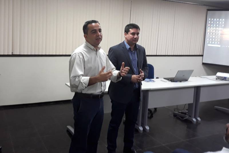 Diante de uma plateia formada por representantes da iniciativa privada,instituições públicas, estudantes e representantes da sociedade civil, a Fundação Amazônia Paraense de Amparo à Pesquisa (Fapespa) lançou nesta terça-feira (27), no Centro Regional de Governo do Baixo Amazonas, em Santarém, o Barômetro de Sustentabilidade das regiões de integração do Baixo Amazonas e Tapajós, no oeste do Pará. Na foto, o diretor-presidente da Fapespa, Eduardo Costa (d) e o secretário regional de Governo do Baixo Amazonas, Olavo das Neves.
FOTO: SAMUEL ALVARENGA / SECOM
DATA: 27.03.2018
SANTARÉM - PARÁ <div class='credito_fotos'>Foto: Samuel Alvarenga / Secom | <a href='/midias/2018/originais/8e5ae7c2-9114-4986-b2d4-caf72ef756c3.jpg' download><i class='fa-solid fa-download'></i> Download</a></div>