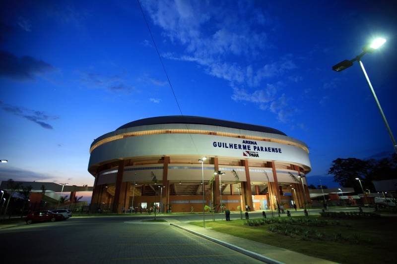 A Arena Guilherme Paraense, o Mangueirinho (foto), sediará mais um grande evento esportivo. No próximo dia 25 (domingo) um confronto histórico marcará os preparativos da primeira participação de um time paraense na Liga Nacional de Futsal. A Associação Esportiva Shouse será o primeiro representante do Norte do Brasil na competição e enfrentará o consagrado time do Corinthians (SP), em um amistoso marcado para as 10 h.
FOTO: MÁCIO FERREIRA / ARQUIVO AG. PARÁ
DATA: 21.10.2016
BELÉM - PARÁ <div class='credito_fotos'>Foto: MÁCIO FERREIRA/ AG. PARÁ | <a href='/midias/2018/originais/8e745ba6-8847-447b-8d51-8eb8492840f9.jpg' download><i class='fa-solid fa-download'></i> Download</a></div>