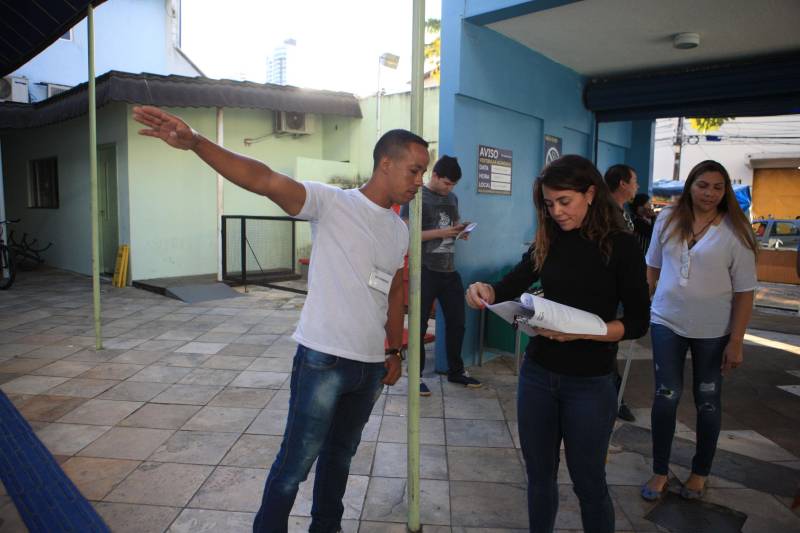As provas objetivas e subjetivas do concurso da Agência de Regulação e Controle de Serviços Públicos do Estado do Pará (Arcon, na foto) ocorreram na manhã desta domingo, 8. No total, 6.436 candidatos se inscreveram para disputar as 34 vagas do concurso público C-175, destinado ao provimento de cargos de níveis médio e superior. O certame será executado pelo Instituto Americano de Desenvolvimento (Iades).
FOTO: CARLOS SODRÉ / AG. PARÁ
DATA: 08.07.2018
BELÉM - PARÁ <div class='credito_fotos'>Foto: Carlos Sodré/Agência Pará | <a href='/midias/2018/originais/8e750f84-9fa4-48a2-83f7-08fcf8ddcb49.jpg' download><i class='fa-solid fa-download'></i> Download</a></div>
