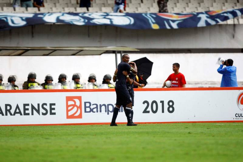 O Clube do Remo venceu o Paysandu por 2 a 1 na tarde deste domingo, partida realizada no Estádio Mangueirão, e largou na frente pelo título do Campeonato Paraense de 2018. Na foto, o jogador Isac comemora gol marcado.
FOTO: THIAGO GOMES / AG. PARÁ
DATA: 01.04.2018
BELÉM - PARÁ <div class='credito_fotos'>Foto: Thiago Gomes /Ag. Pará | <a href='/midias/2018/originais/8e98b21a-e02f-4768-9a62-572744b7c95e.jpg' download><i class='fa-solid fa-download'></i> Download</a></div>