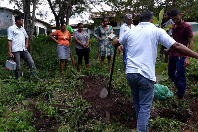 O escritório de Nova Ipixuna da Empresa de Assistência Técnica e Extensão Rural do Estado do Pará (Emater-Pará) apresentou nesta semana, na comunidade Boa Esperança, projeto de implantação de hortas comunitárias, envolvendo múltiplas parcerias municipais.
FOTO: ASCOM EMTAER
DATA: 26.04.2018
NOVA IPIXUNA - PARÁ <div class='credito_fotos'>Foto: ASCOM EMATER | <a href='/midias/2018/originais/8eb7fb36-c2b4-47ec-9fbb-546ebd9084dd.jpg' download><i class='fa-solid fa-download'></i> Download</a></div>