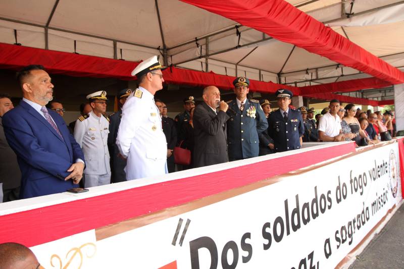 O Corpo de Bombeiros Militar do Pará completou nesta sexta-feira, 23, seu 136º aniversário. Uma solenidade no Quartel General da corporação, em Belém, marcou a data. A cerimônia contou com a presença do governador do Estado, Simão Jatene (foto).

FOTO: CRISTINO MARTINS / AG. PARÁ
DATA: 23.11.2018
BELÉM - PARÁ <div class='credito_fotos'>Foto: Cristino Martins/Ag. Pará   |   <a href='/midias/2018/originais/8eee5a98-144a-45de-b847-11a4a9c50105.jpg' download><i class='fa-solid fa-download'></i> Download</a></div>