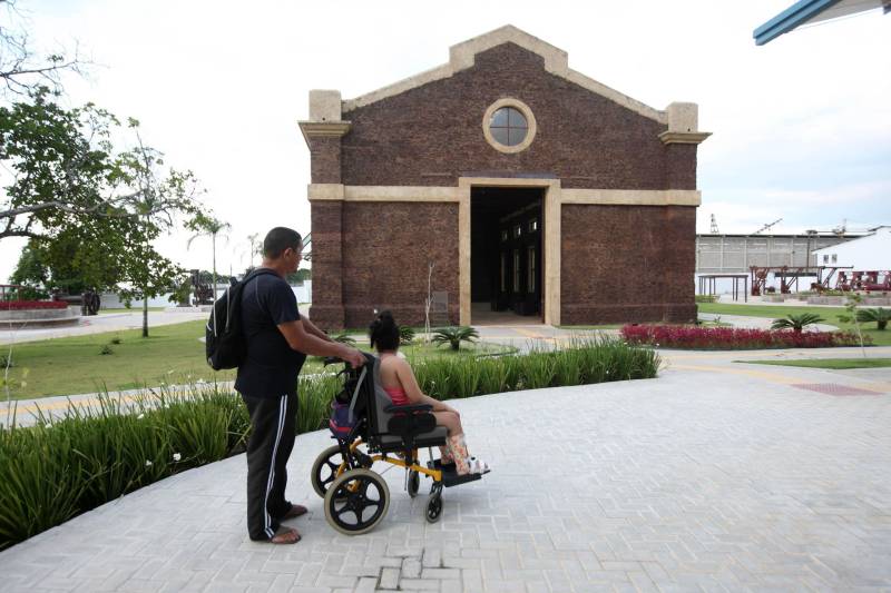 Desde sua inauguração, dia 30 de maio deste ano, o Centro Integrado de Inclusão e Reabilitação (CIIR, na foto), marcou a história na assistência global à Pessoa com Deficiência (PcD), no Pará e na Região Norte, ao oferecer, em um único complexo, atendimento para Pessoas com Deficiência (PcD) de todas as faixas etárias. São diversas especialidades, tecnologias e estrutura de última geração, associadas à qualidade, segurança e humanização destinadas 100% aos usuários do Sistema Único de Saúde (SUS). Desde seu funcionamento, a equipe multiprofissional do CIIR realizou  cerca de  18.760 atendimentos nas mais diversas especialidades e serviços. O atendimento de qualidade, seguro e humanizado é celebrado por um índice de 96% de satisfação de quem depende da assistência.

FOTO: CARLOS SODRÉ / AG. PARÁ
DATA: 07.12.2018
BELÉM - PARÁ <div class='credito_fotos'>Foto: Carlos Sodré/Agência Pará   |   <a href='/midias/2018/originais/8fdf3ffa-8e45-49c1-98b6-b106a45d6bdf.jpg' download><i class='fa-solid fa-download'></i> Download</a></div>