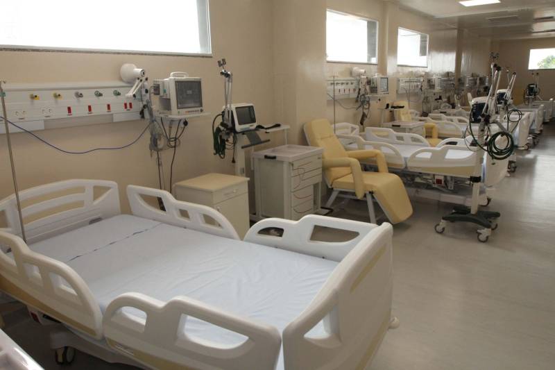 O moderno Hospital Regional Público dos Caetés, no município de Capanema, já é uma realidade. A unidade vai beneficiar a região nordeste do Estado com a entrega da obra, que ocorrerá neste sábado (22), garantindo mais uma opção em atendimento obstetrício e de alta complexidade no Estado.

FOTOS: CRISTINO MARTINS-AG PARÁ
LOCAL: CAPANEMA-PA
DARA: 24.12.2018 <div class='credito_fotos'>Foto: Cristino Martins/Ag. Pará   |   <a href='/midias/2018/originais/8febfe42-4f39-4dec-b274-39d8be7cc45d.jpg' download><i class='fa-solid fa-download'></i> Download</a></div>