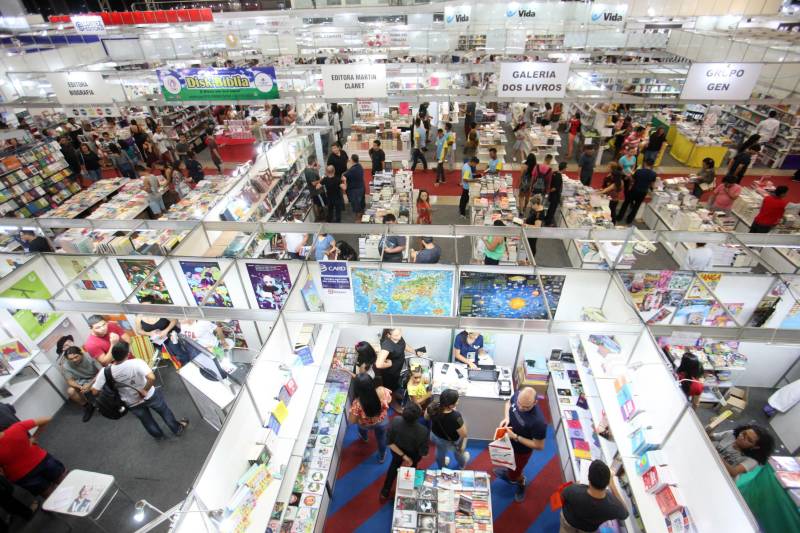 XXII Feira Pan-Amazônica do Livro, NO Hangar.
FOTO: MARCELO LELIS / AG. PARÁ
DATA: 07.06.2018
BELÉM - PARÁ <div class='credito_fotos'>Foto: Marcelo Lelis / Ag. Pará | <a href='/midias/2018/originais/900e187c-0a25-4ee7-aff2-cec5f5f67573.jpg' download><i class='fa-solid fa-download'></i> Download</a></div>