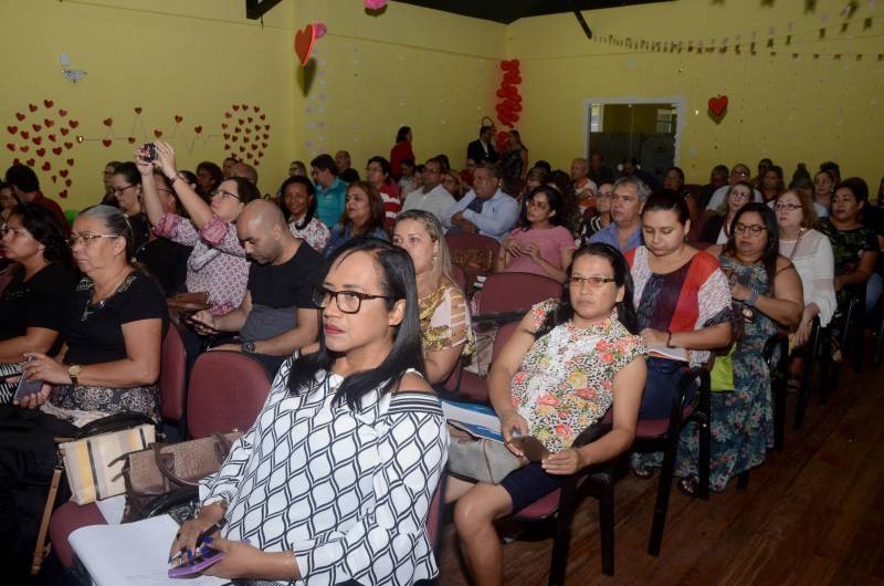 A Secretaria de Estado de Educação (Seduc), em parceria com a União Nacional dos Dirigentes Municipais de Educação, apresentou a gestores da educação, nesta quarta-feira (20), o Programa de Apoio à Implementação da Base Nacional Comum Curricular (BNCC), referente à Educação Infantil e ao Ensino Fundamental (anos iniciais e finais).
FOTO: ELISEU DIAS / ASCOM SEDUC
DATA: 20.06.2018
BELÉM - PARÁ <div class='credito_fotos'>Foto: Eliseu Dias / Ascom Seduc | <a href='/midias/2018/originais/903b03e3-b6c0-47fb-800e-6f2ae8d867e4.jpg' download><i class='fa-solid fa-download'></i> Download</a></div>