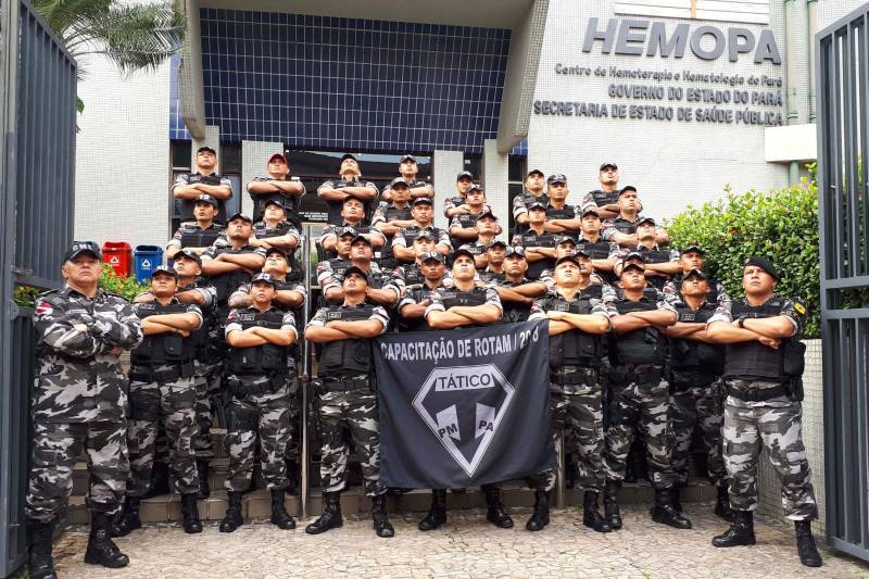 Várias frentes de ações estão sendo realizadas pela Fundação Centro de Hemoterapia e Hematologia do Pará (Hemopa) em parceria com instituições públicas e privadas. O objetivo é restaurar o estoque de sangue e atender satisfatoriamente a demanda da rede hospitalar do Estado. Na manhã da terça-feira (30), mais de 30 policiais, do curso de Formação da Ronda Tática Metropolitana (Rotam), da Polícia Militar do Estado, doaram sangue, voluntariamente, na sede do hemocentro, em Belém.
FOTO: ASCOM HEMOPA
DATA: 31.10.2018
BELÉM - PARÁ <div class='credito_fotos'>Foto: Ascom Hemopa | <a href='/midias/2018/originais/9046d445-fb52-4d34-9ebe-3fb69912b1de.jpg' download><i class='fa-solid fa-download'></i> Download</a></div>