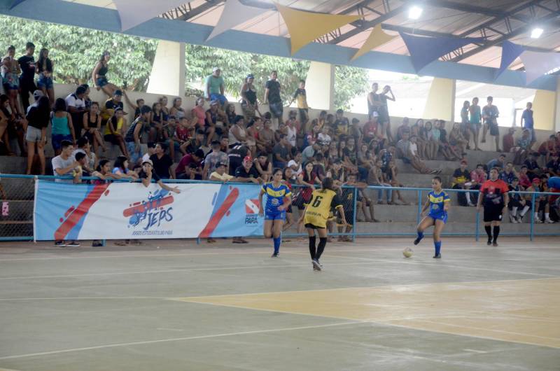 A etapa regional dos Jogos Estudantis Paraenses (Jeps), realizada de 16 a 19 de maio, no município de Igarapé-Açu, no nordeste do Estado, selecionou os times que vão disputar a etapa estadual, em junho, em Belém. Depois dos quatro dias de disputas, Castanhal foi apontada como a delegação que levará para a próxima etapa o maior número de times.
FOTO: RAI PONTES / ASCOM SEDUC
DATA: 20.05.2018
IGARAPÉ-AÇU - PARÁ <div class='credito_fotos'>Foto: Rai Pontes/Ascom Seduc | <a href='/midias/2018/originais/90ee8d90-c85b-40ec-be65-639ae8bcf55b.jpg' download><i class='fa-solid fa-download'></i> Download</a></div>