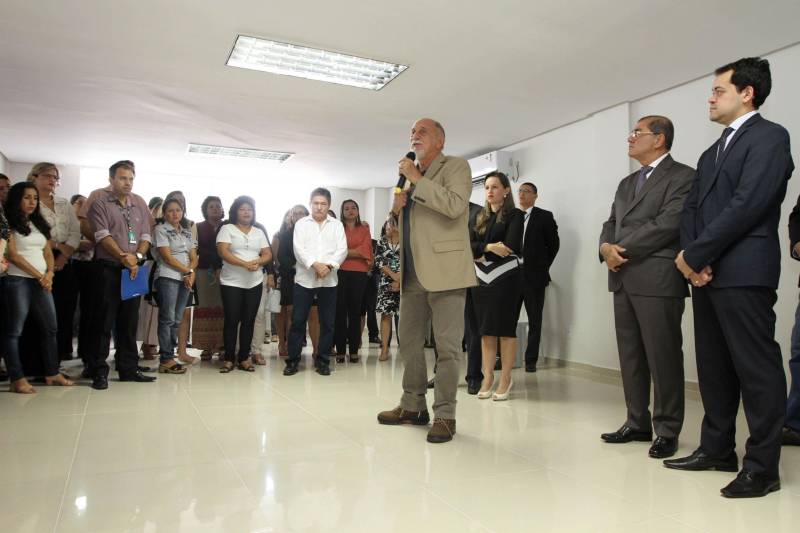 Restaurante self service, rampa de acesso, nova fachada, câmeras de vigilância e elevadores elétricos. O prédio-sede da Secretaria Estadual de Meio Ambiente e Sustentabilidade (Semas), em Belém, continua no mesmo lugar, mas parece novo. Após um processo de reforma, o prédio foi entregue aos servidores nesta sexta-feira, 16, pelo governador Simão Jatene (foto).
FOTO: CRISTINO MARTINS / AG. PARÁ
DATA: 16.03.2018
BELÉM - PARÁ <div class='credito_fotos'>Foto: Cristino Martins/Ag. Pará | <a href='/midias/2018/originais/90fe6e13-05ad-4925-9c51-441567fec15f.jpg' download><i class='fa-solid fa-download'></i> Download</a></div>
