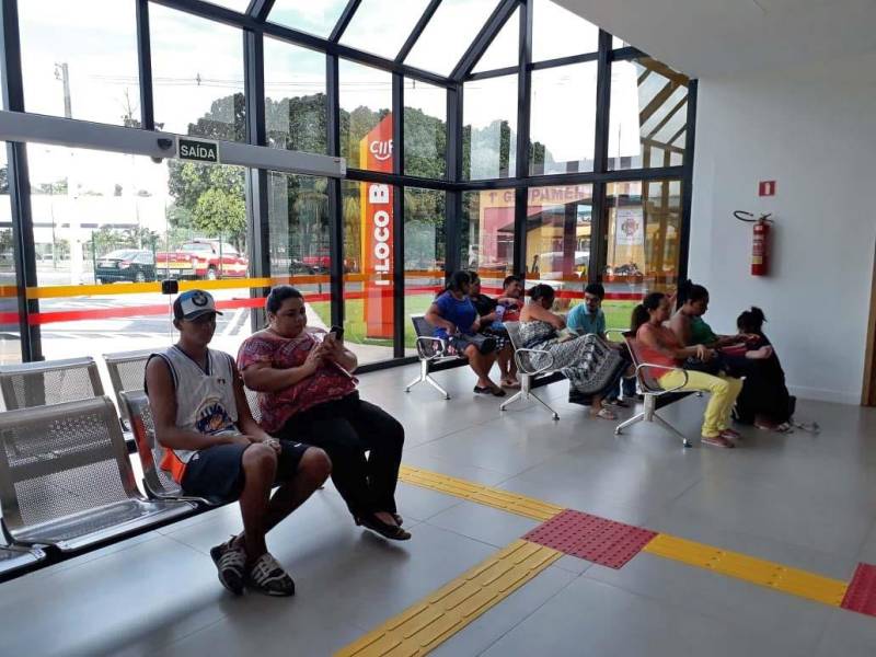 Mais de 80 Pessoas com Deficiência (PcD) foram cadastradas no Centro Integrado de Inclusão e Reabilitação (CIIR, na foto) durante o período de cinco dias em que o serviço ficou disponível aos usuários do Centro. A assistente social e servidora pública Eliana de Oliveira Alfaia, 32 anos, cadastrou Emanoel de Souza Pinheiro, de 9 anos, (filho em processo de adoção), para receber o passe livre nos transportes intermunicipais, na tarde desta sexta-feira, 19, último dia de cadastro no CIIR.
FOTO: ASCOM / INDSH
DATA: 01.07.2018
BELÉM - PARÁ
<div class='credito_fotos'>Foto: ASCOM / INDSH | <a href='/midias/2018/originais/91040b3c-f9ea-49cd-813a-08a88e348ab9.jpg' download><i class='fa-solid fa-download'></i> Download</a></div>