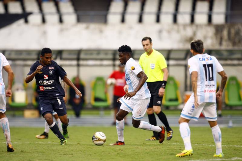 O Clube do Remo venceu o Paysandu por 2 a 1 na tarde deste domingo, partida realizada no Estádio Mangueirão, e largou na frente pelo título do Campeonato Paraense de 2018.
FOTO: THIAGO GOMES / AG. PARÁ
DATA: 01.04.2018
BELÉM - PARÁ <div class='credito_fotos'>Foto: Thiago Gomes /Ag. Pará | <a href='/midias/2018/originais/9116f753-e8d1-49ee-ab2c-149ba6caaa18.jpg' download><i class='fa-solid fa-download'></i> Download</a></div>