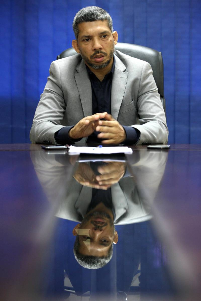 De acordo com o delegado geral da Polícia Civil do Pará, Cláudio Galeno (foto), nenhum outro estado brasileiro teve esse incremento em sua força policial. “Posso afirmar sem medo que o governador Simão Jatene foi o grande responsável pela revitalização do nosso contingente policial.
FOTO: MARCELO LELIS / AG. PARÁ
DATA: 21.05.2018
BELÉM - PARÁ <div class='credito_fotos'>Foto: Marcelo Lelis / Ag. Pará | <a href='/midias/2018/originais/9126f9d1-2513-4c08-a372-184dc9362d08.jpg' download><i class='fa-solid fa-download'></i> Download</a></div>