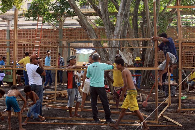 Em Marabá (foto) já são 198 famílias desabrigadas, 58 desalojadas e 194 afetadas. O município conta com cinco abrigos oficiais e dois não oficiais - estruturados pela própria comunidade. As famílias já começaram a receber o benefício eventual por meio das Secretarias Estadual e Municipal de Assistência Social.

FOTO: MÁCIO FERREIRA / AG. PARÁ
DATA: 16.02.2018
MARABÁ - PARÁ <div class='credito_fotos'>Foto: MÁCIO FERREIRA/ AG. PARÁ   |   <a href='/midias/2018/originais/914744d7-cba8-4ab6-a216-6ff372f54722.jpg' download><i class='fa-solid fa-download'></i> Download</a></div>