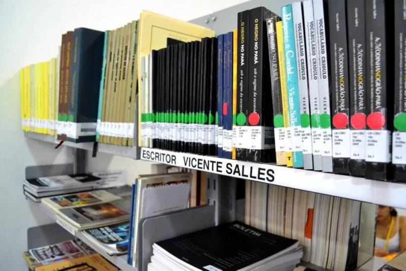A Casa das Artes terá uma programação diferenciada no final deste mês. A Biblioteca Vicente Salles, localizada no espaço cultural, terá uma oficina de Jogos literários voltada para os jovens, ainda no clima da Colônia de Férias.

FOTO: ASCOM FCP
DATA: 17.01.2018
BELÉM - PARÁ <div class='credito_fotos'>Foto: ASCOM FCP   |   <a href='/midias/2018/originais/917293d7-d4cc-4d50-8877-9ae67d38f568.jpg' download><i class='fa-solid fa-download'></i> Download</a></div>