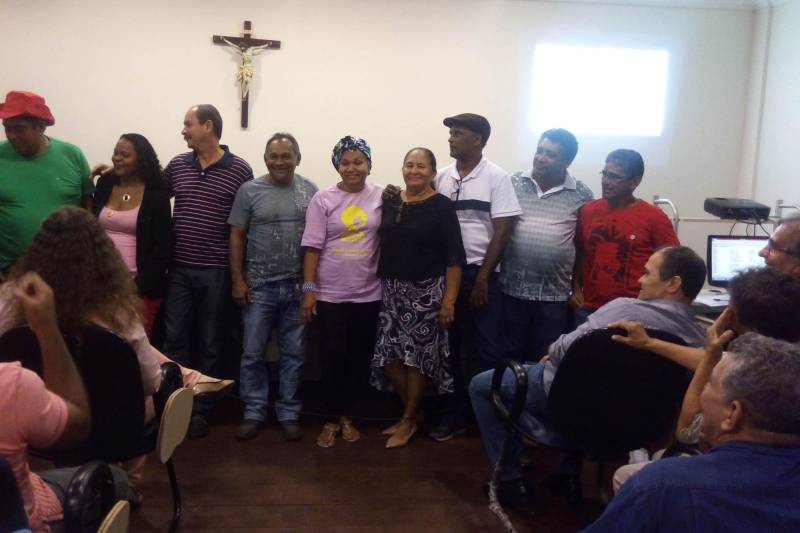 Representantes do poder público federal, estadual e municipal, entidades trabalhadoras, empresariais e de pesquisa, movimentos populares e Organizações Não Governamentais (ONGS) marcaram presença no auditório da Secretaria de Desenvolvimento Urbano e Obras Públicas (Sedop), na manhã desta terça-feira (26), para participar da décima primeira reunião ordinária do Conselho Estadual das Cidades (ConCidades/Pará), que deu posse aos novos conselheiros. Na foto, representantes de movimentos sociais - novos conselheiros eleitos para o Conselho Estadual das Cidades.
FOTO: ASCOM SEDOP
DATA: 26.06.2018
BELÉM - PARÁ <div class='credito_fotos'>Foto: Ascom Sedop | <a href='/midias/2018/originais/91bfc2cc-13e8-440b-8ce6-8b7038fce368.jpg' download><i class='fa-solid fa-download'></i> Download</a></div>