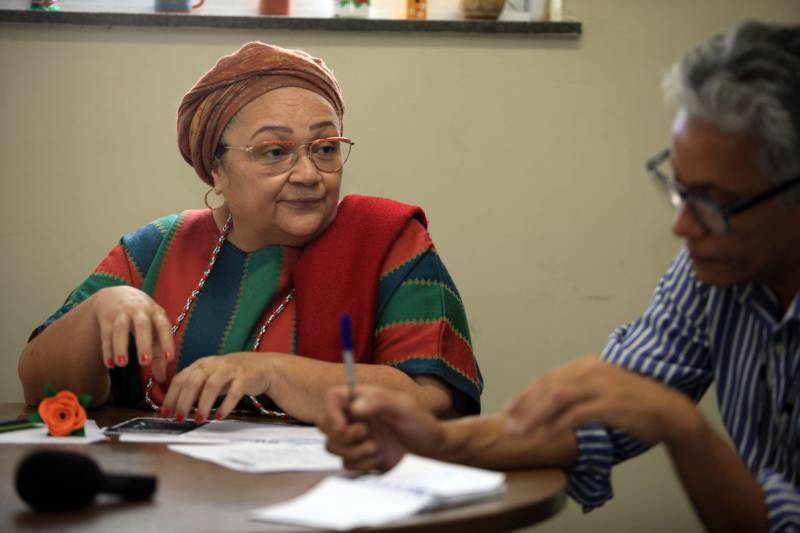 Mais de 400 lideranças de povos tradicionais de matrizes africanas, remanescentes quilombolas e indígenas estarão reunidos em Belém, a partir desta terça-feira (27), na IV Conferência Estadual de Promoção da Igualdade Racial (Conepir), que esse ano traz o tema “O Pará na década dos afrodescendentes: reconhecimento, justiça e desenvolvimento”. O Estado do Pará tem em seu território mais de 400 comunidades remanescentes de quilombos, que reúnem mais de 12 mil famílias, aproximadamente dois mil terreiros das religiões e matrizes africanas estão somente na Região Metropolitana de Belém e em todo o Estado vivem mais de 61 mil indígenas. Na foto, a gerente de Promoção da Igualdade Racial, da Secretaria de Estado de Justiça e Direitos Humanos (SEJUDH), Virginia Lunalva.
FOTO: MÁCIO FERREIRA / AG. PARÁ
DATA: 26.03.2018
BELÉM - PARÁ <div class='credito_fotos'>Foto: MÁCIO FERREIRA/ AG. PARÁ | <a href='/midias/2018/originais/91d50a1f-00f8-44f3-8e85-e93c9b6a2b97.jpg' download><i class='fa-solid fa-download'></i> Download</a></div>