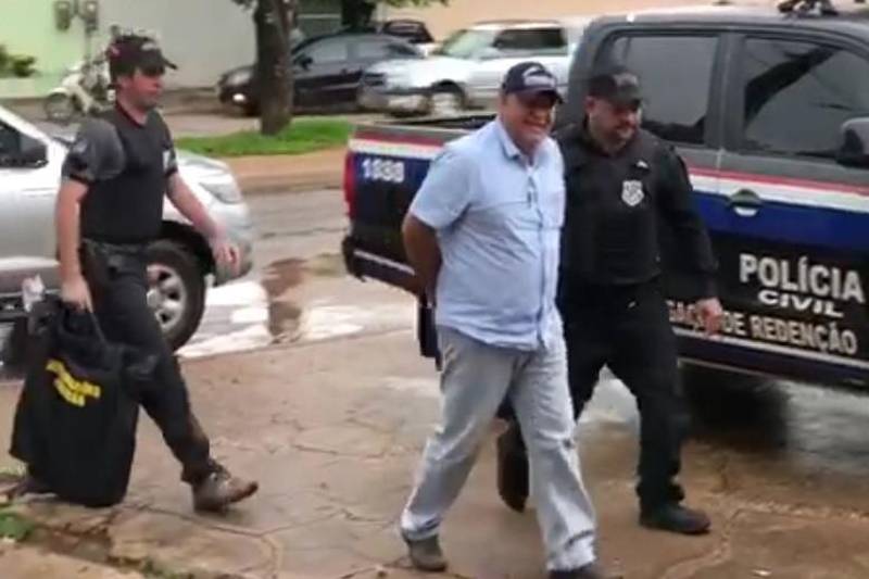 As investigações constataram um esquema de corrupção em Pau D'Arco. Foram presos o ex-prefeito Maurício Cavalcanti (foto) e o empresário Andrey Luís Pereira Furtado, proprietário da empresa Taurus Engenharia, sediada no município
FOTO: ASCOM POLÍCIA CIVIL
DATA: 15.03.2018
PAU D'ARCO - PARÁ <div class='credito_fotos'>Foto: Ascom Polícia Civil | <a href='/midias/2018/originais/91daa0d0-ecff-494b-8276-688d715ed4f0.jpg' download><i class='fa-solid fa-download'></i> Download</a></div>
