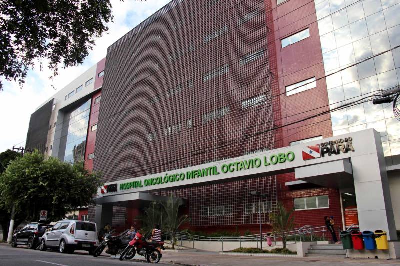 Ao longo dos últimos anos, novas tecnologias, pesquisas, medicamentos e investimentos em qualificação profissional, têm contribuído para o desenvolvimento do tratamento do câncer entre crianças e adolescentes no Brasil. Mesmo com todos esses avanços, a descoberta da doença na fase inicial e o tratamento em um centro especializado ainda são alguns dos principais fatores que podem influenciar nos resultados positivos de um tratamento.
FOTO: ASCOM HOIOL
DATA: 21.11.2018
BELÉM - PARÁ <div class='credito_fotos'>Foto: ASCOM HOIOL | <a href='/midias/2018/originais/920986ad-2263-4c70-a2c5-7408b3050a2f.jpg' download><i class='fa-solid fa-download'></i> Download</a></div>