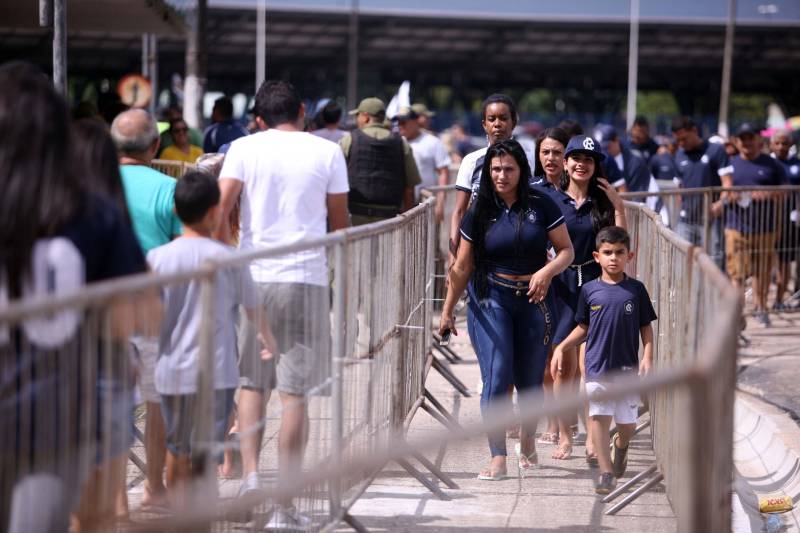O Clube do Remo venceu o Paysandu por 2 a 1 na tarde deste domingo, partida realizada no Estádio Mangueirão, e largou na frente pelo título do Campeonato Paraense de 2018.
FOTO: THIAGO GOMES / AG. PARÁ
DATA: 01.04.2018
BELÉM - PARÁ <div class='credito_fotos'>Foto: Thiago Gomes /Ag. Pará | <a href='/midias/2018/originais/920cb91e-df7e-467e-b7c4-6dabc87a5a7d.jpg' download><i class='fa-solid fa-download'></i> Download</a></div>