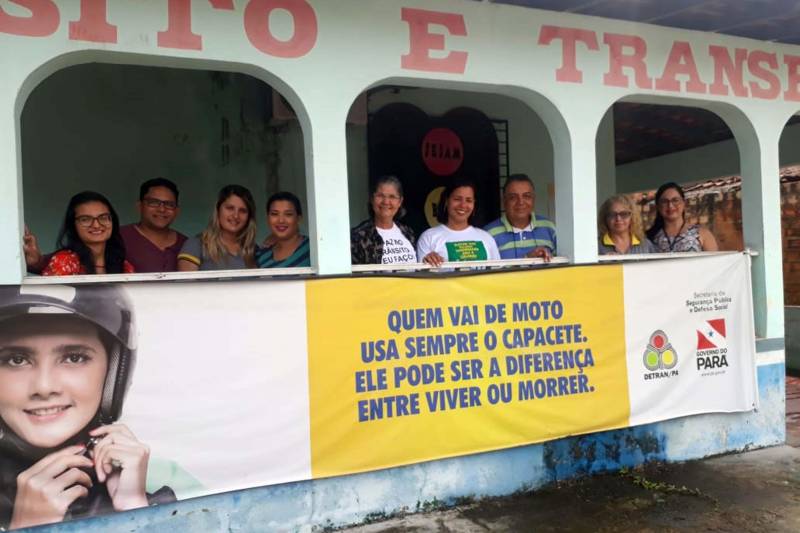 São Miguel do Guamá e Irituia foram os primeiros municípios a serem atendidos pelo Departamento de Trânsito do Estado do Pará (Detran), dentro de uma programação educativa que atende os municípios localizados no eixo Belém-Brasília (BR-010). As próximas cidades que estão na rota são Mãe do Rio, Aurora do Pará e Ipixuna do Pará. A equipe de servidores da Educação de Trânsito do Detran desenvolve uma série de atividades com as comunidades locais, tudo voltado para a redução de acidentes de trânsito e estímulo para que os próprios moradores também participem das ações que visam salvar vidas.

FOTO: ASCOM DETRAN-PA
DATA: 29.11.2018
MÃE DO RIO - PARÁ <div class='credito_fotos'>Foto: ASCOM DETRAN   |   <a href='/midias/2018/originais/92741a06-adc8-4aa4-8dec-f195babc53b9.jpg' download><i class='fa-solid fa-download'></i> Download</a></div>