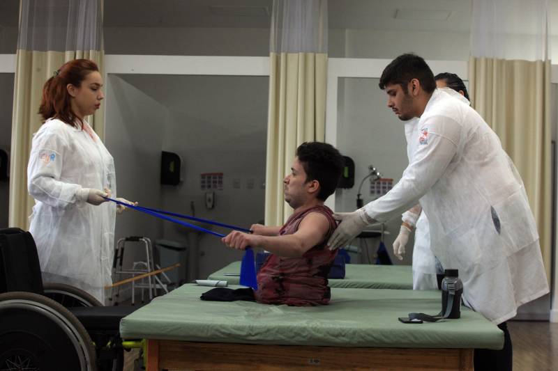 O maior desejo de Saulo Melo, 32 anos, é viver e poder desfrutar das novas oportunidades que tem hoje, depois de passar por uma cirurgia até então inédita no Pará, a hemicorporectomia. O procedimento, realizado no dia 2 de maio deste ano no Hospital Ophir Loyola, em Belém, removeu 40% do corpo do paciente - toda a porção inferior (pelve e membros inferiores).

FOTO: SIDNEY OLIVEIRA / AG. PARÁ
DATA: 03.12.2018
BELÉM - PARÁ <div class='credito_fotos'>Foto: Sidney Oliveira/Ag. Pará   |   <a href='/midias/2018/originais/927c959b-12ef-4c9d-a1ec-b5cbfe073472.jpg' download><i class='fa-solid fa-download'></i> Download</a></div>