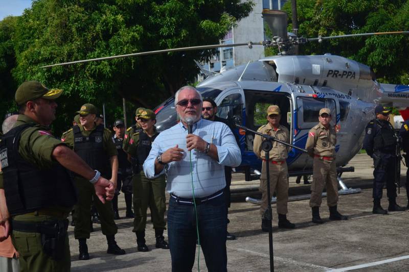 Foi lançada na manhã deste sábado, 8, na Praça da Bandeira, em Belém, a Operação Boas Festas, coordenada pela Polícia Militar do Pará e integrada aos órgãos do Sistema de Segurança Pública do Estado. As ações da Boas Festas vão até o dia 1º de janeiro de 2019. A população do Estado contará com 6,6 mil policias militares que reforçarão o policiamento ordinário na capital, área metropolitana e demais regiões paraenses. Na foto, Joy Colares, presidente do Clube de Diretores Lojistas de Belém.

FOTO: ELIELSON MODESTO / ASCOM SUSIPE
DATA: 08.12.2018
BELÉM - PARÁ <div class='credito_fotos'>Foto: Elielson Modesto / Ascom Segup   |   <a href='/midias/2018/originais/9300cfa3-9312-4ed8-8757-8642a8bd6d90.jpg' download><i class='fa-solid fa-download'></i> Download</a></div>