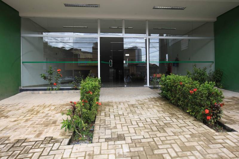 O Centro Estadual Integrado de Inteligência (CEII), anunciado pelo governador do Estado, Simão Jatene, como uma das diversas ações para o enfrentamento da violência, já está em fase de implantação. Com sede na capital paraense, o CEII já tem espaço físico definido (foto) e a presença confirmada das divisões de inteligência de todos os órgãos do Estado, como Polícia Civil, Polícia Militar, Superintendência do Sistema Penitenciário do Pará, Secretaria Adjunta de Inteligência e Análise Criminal (Siac) e Ministério Público do Estado.
FOTO: RODOLFO OLIVEIRA / AG. PARÁ
DATA: 10.05.2018
BELÉM - PARÁ <div class='credito_fotos'>Foto: Rodolfo Oliveira/Ag. Pará | <a href='/midias/2018/originais/9310a67c-208e-4cde-89db-81a93b65afe3.jpg' download><i class='fa-solid fa-download'></i> Download</a></div>