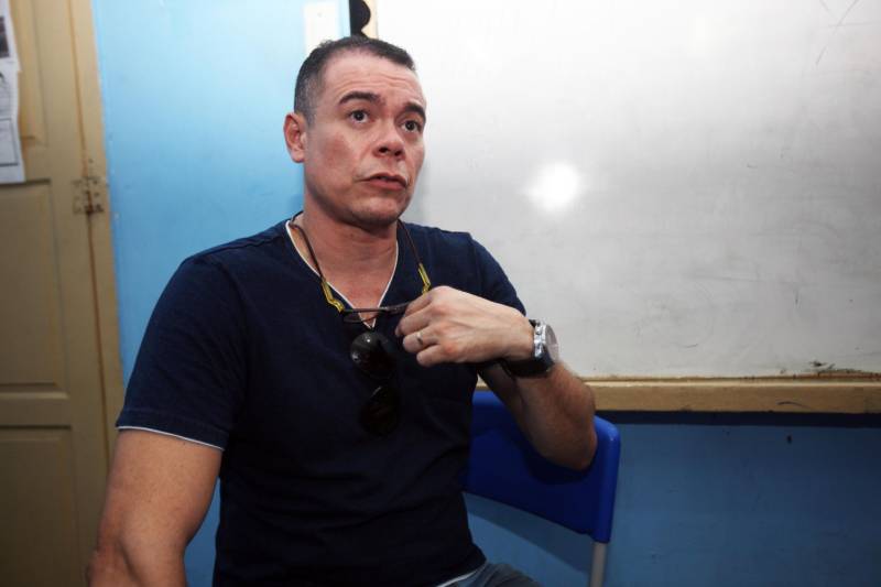 A Escola Estadual General Gurjão, no bairro da Cidade Velha, encontrou uma maneira expressiva para valorizar a cultura e história do povo negro neste 20 de novembro, Dia Nacional da Consciência Negra. A partir das 14 horas desta terça-feira (20), a escola sediará a exposição “Minha Essência Humana”, que reúne fotos nas quais 15 alunas, professoras e servidoras da “General Gurjão”, aparecem com indumentárias típicas da cultura afro-brasileira. Na foto, o professor Elias Hage.

FOTO: DIVULGAÇÃO
DATA: 19.11.2018
BELÉM - PARÁ <div class='credito_fotos'>Foto: CARLOS SODRÉ / AG. PARÁ    |   <a href='/midias/2018/originais/93d0e5f2-4605-4fb6-b2b5-6bc9c44d30cc.jpg' download><i class='fa-solid fa-download'></i> Download</a></div>