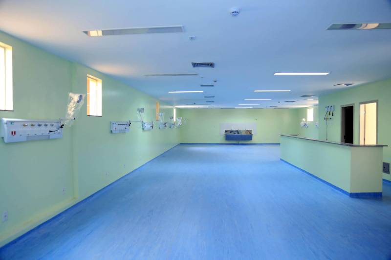 O novo Hospital Santa Rosa, no município de Abaetetuba, no nordeste do Pará, está pronto e será entregue pelo governo do Estado à Prefeitura, na primeira quinzena do mês de dezembro.

FOTO: MÁCIO FERREIRA / AG. PARÁ
DATA: 29.11.2018
ABAETETUBA - PARÁ <div class='credito_fotos'>Foto: MÁCIO FERREIRA/ AG. PARÁ   |   <a href='/midias/2018/originais/94f9b77c-dc85-4d54-851f-d22fc2761349.jpg' download><i class='fa-solid fa-download'></i> Download</a></div>