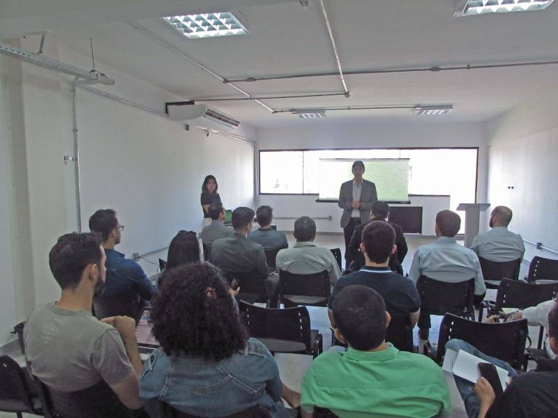 O Parque de Ciência e Tecnologia (PCT) Guamá prossegue fortalecendo suas relações com diversos setores do empresariado, incluindo intercâmbios com empresas estrangeiras. Na quinta-feira (17), o Espaço Inovação, uma das instalações do Parque, recebeu representantes do Conselho para Desenvolvimento do Comércio Exterior de Taiwan (Taitra, na foto), que, no Brasil é sediado em São Paulo (SP), com a denominação Taiwan Trade Center do Brasil. Na visita, representantes do Conselho de Taiwan, integrantes do PCT e empresários de Belém e do interior do Pará discutiram possibilidades de energia renovável e aplicações de tecnologias. "O Taiwan Trade Center do Brasil tem interesse em apresentar o potencial industrial de Taiwan nos segmentos de energia renovável e tecnologias para cidades inteligentes. O objetivo é a formação de alianças comerciais entre empresas taiwanesas e paraenses”, explicou a coordenadora de Atração e Consolidação de Empreendimentos do PCT Guamá, Lucélia Guedes.
FOTO: ASCOM / SECTET
DATA: 17.05.2018
BELÉM - PARÁ <div class='credito_fotos'>Foto: Ascom Sectet | <a href='/midias/2018/originais/95671cb7-d1b3-40c1-a321-d0fb676128b9.jpg' download><i class='fa-solid fa-download'></i> Download</a></div>