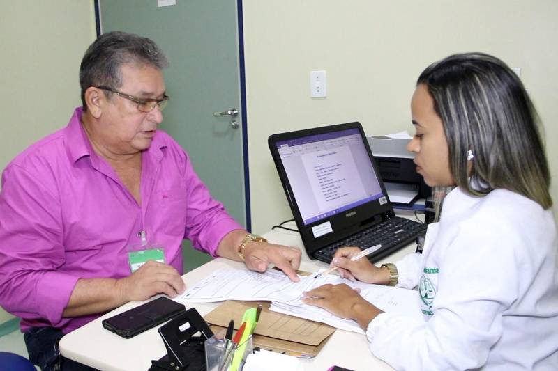 O usuário Ney Rooselvet Baltazar de Brito, 50, trata na unidade câncer de próstata. Ele não abre mão do acompanhamento nutricional , sempre que pode , procura a unidade para tirar as dúvidas.
FOTO: ASCOM UNACON
DATA: 16.03.2018
TUCURUÍ - PARÁ <div class='credito_fotos'>Foto: Ascom Unacon | <a href='/midias/2018/originais/958b40d8-1418-485c-b1d8-224823d775c2.jpg' download><i class='fa-solid fa-download'></i> Download</a></div>