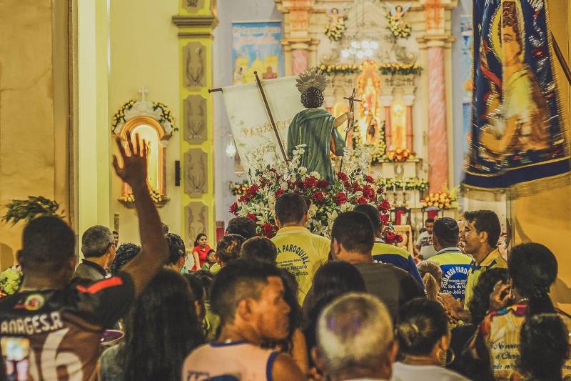 A população de Cametá, no Tocantins, comemorou neste domingo (24), o último dia da festividade do padroeiro da cidade, São João Batista, que vem ganhando homenagem especial desde o dia 14 de junho.
FOTO: TONINHO CASTRO / PREFEITURA DE CAMETÁ
DATA: 24.06.2018
CAMETÁ - PARÁ <div class='credito_fotos'>Foto: TONINHO CASTRO / PREFEITURA DE CAMETÁ | <a href='/midias/2018/originais/95b79fea-62e4-4f4e-a9ae-65d74d016373.jpg' download><i class='fa-solid fa-download'></i> Download</a></div>
